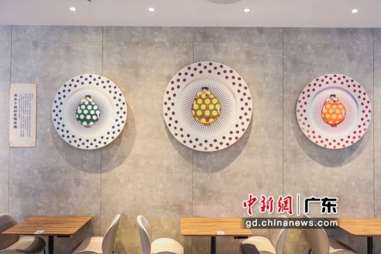 必胜客非遗主题餐厅内展出“广州泥塑”文创作品 作者 主办方供图
