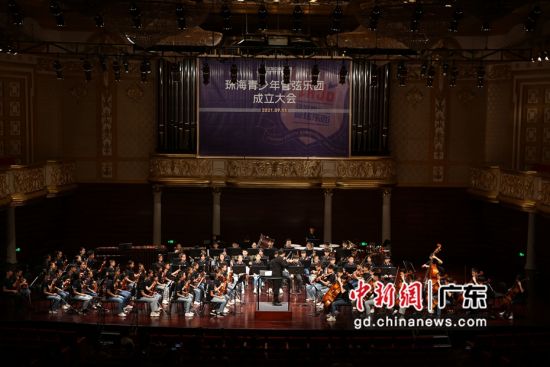 小乐手们在珠海青少年管弦乐团成立后进行的第一场演出。 作者 董培琳