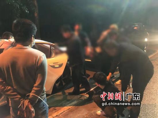 广东源城警方捣毁一跨多市吸贩毒网络团伙v