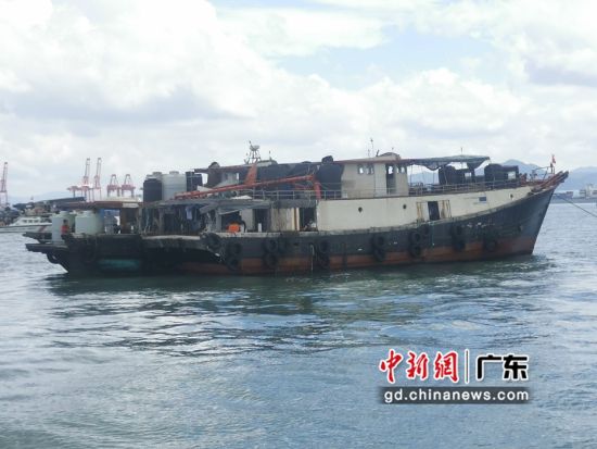 涉嫌谋取不法利益的“酒店船”。广东海警局供图