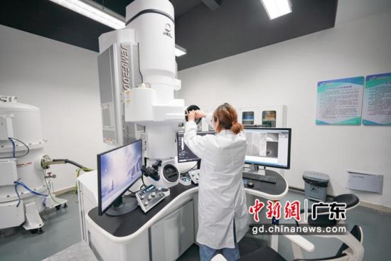 松山湖材料实验室的透射电子显微镜。松山湖宣 作者