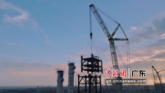 广东石化项目五联合装置反再框架实现单侧封顶