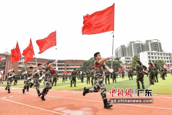 广州市学校国防教育成果交流展示活动现场。 作者 广东省全民国防教育中心
