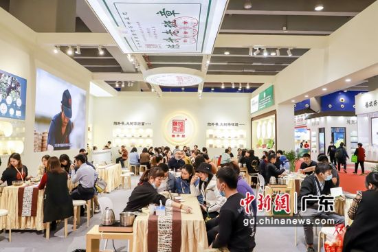 2021中国(广州)国际茶业博览会(简称广州茶博会)、第二十二届广州国际茶文化节11月25日开幕。 作者 安琪