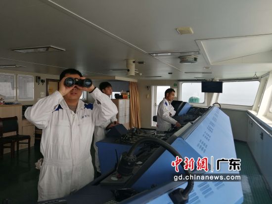 海巡31在珠江口巡航值守 作者 广东海事局供图