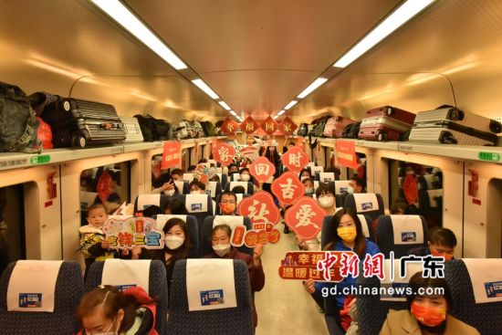 首个高铁家庭车厢从广州南站发车 吴颐供图