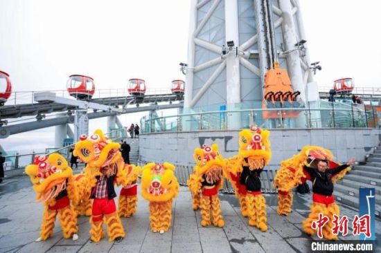 醒狮表演在广州塔上举行 广州市文化广电旅游局 供图