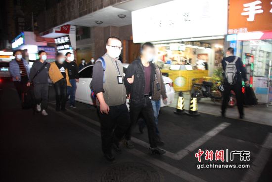 警方展开收网一举将嫌疑人抓获 作者 广州铁路公安处供图