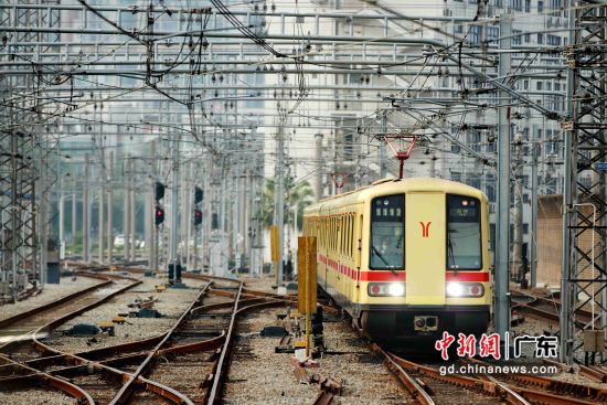 广州地铁一号线即将迎来信号及接触网系统设备的首次升级改造。 作者 温美春