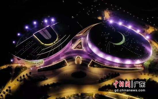 清远奥林匹克体育中心项目亮灯。上海宝冶广州分公司 供图