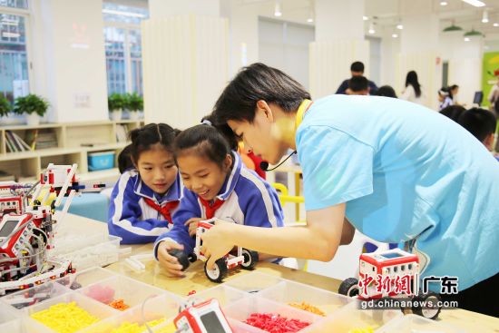 图为深圳儿童开展科技活动。 作者 深圳市妇联 供图