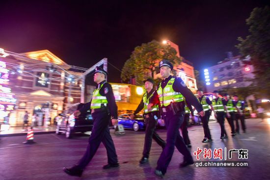 广东警方开展夜晚巡逻。 作者 广东省公安厅 供图