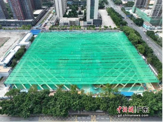 图为深圳市宝安区工人文化宫项目防尘“天幕”设施。 作者 主办方 供图