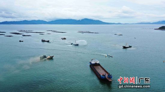 潮州举行2022年海上搜救暨突发环境事件应急处置演习。潮州海事供图