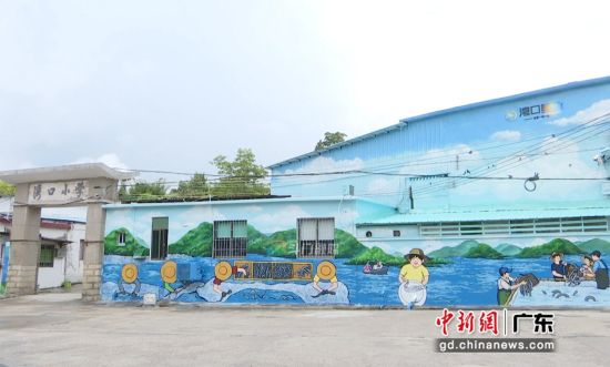 湾口村鳗鱼主题墙绘。通讯员 供图