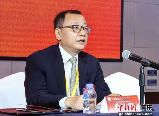 汕头市委常委、统战部部长蔡永明在会上作申办陈述