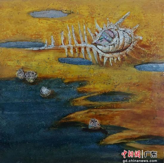 漆画《海的记忆》 向文欣(香港)。黄伟哲 摄