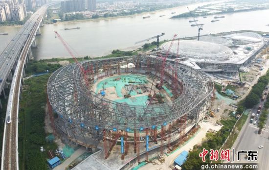 佛山顺德区德胜体育中心工程(二标)项目完成封顶节点。上海宝冶 供图