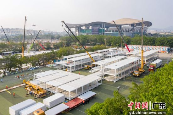 广州天河区体育公园地块应急项目进入隔离板房搭建阶段 作者 苏润菁