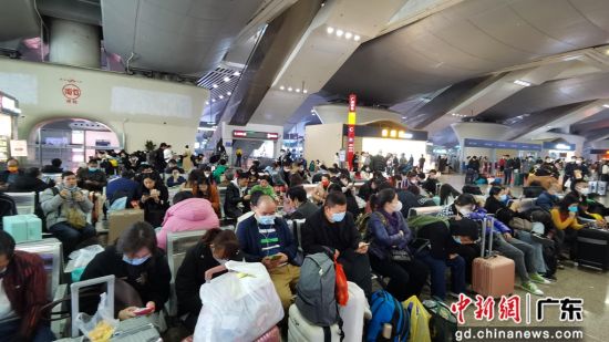 广州南站客流量上升。 作者 郭军
