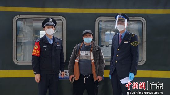 图为男子失联25年广东惠铁警方助力圆其回家梦。 作者 惠州铁路公安处供图