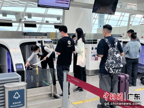 南航深圳单日进出港旅客超5.4万人次