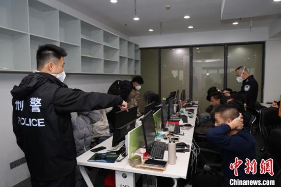 佛山公安开展诈骗案件收网行动。　广东省公安厅 供图