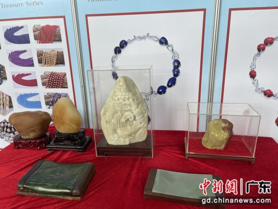 图为惠州珠宝玉石文化展览会现场。 作者 宋秀杰摄