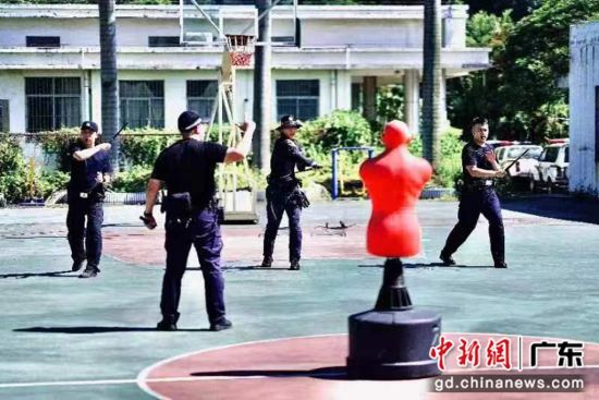 公安民警训练现场 作者 深圳铁路公安供图