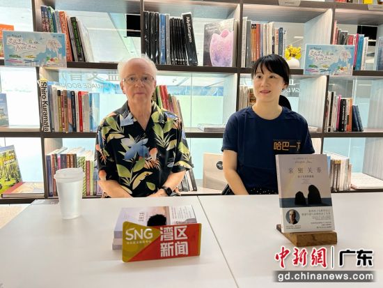 克里斯多福・孟(左一)分享亲子教养方案 作者 王舒蕾