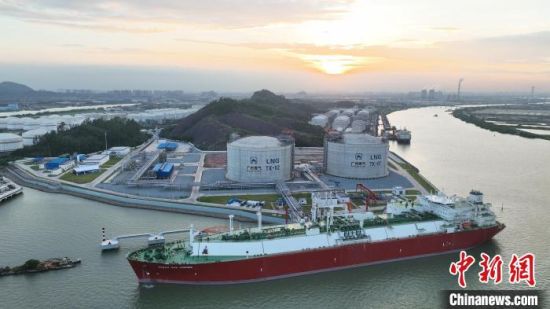 LNG船舶首次靠泊停驻广州港区