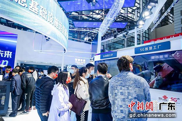 高交会上中国联通展厅吸引大批观众驻足体验广东联通供图