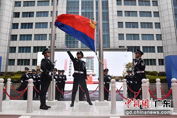 广东2022年中国人民警察节清远分会场升旗仪式现场。清公宣供图