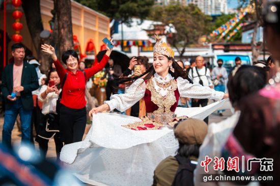 图为“国潮文化节”主题公园联动欢乐场景。欢乐谷 供图